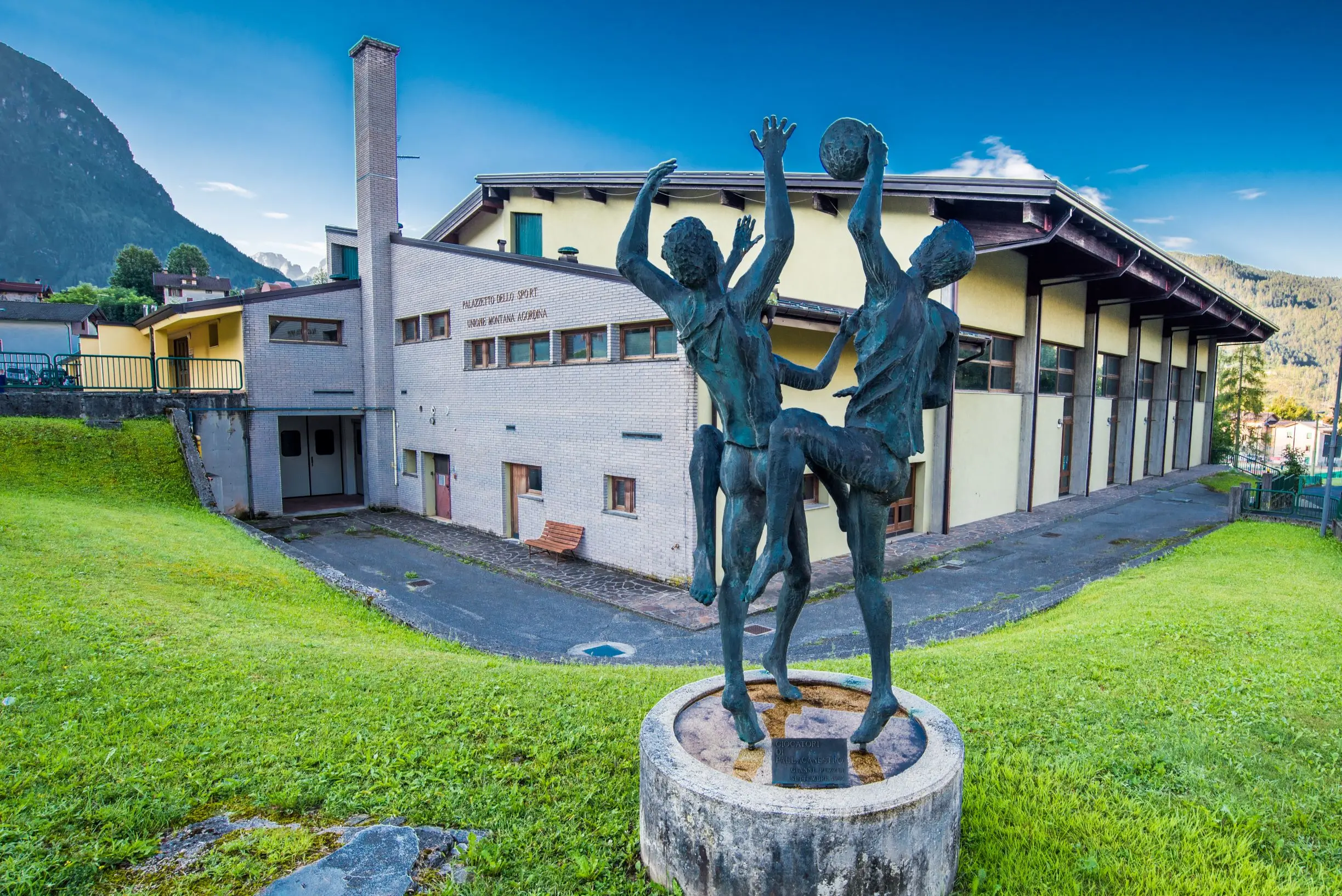 Immagine del palazzetto visto dall'esterno